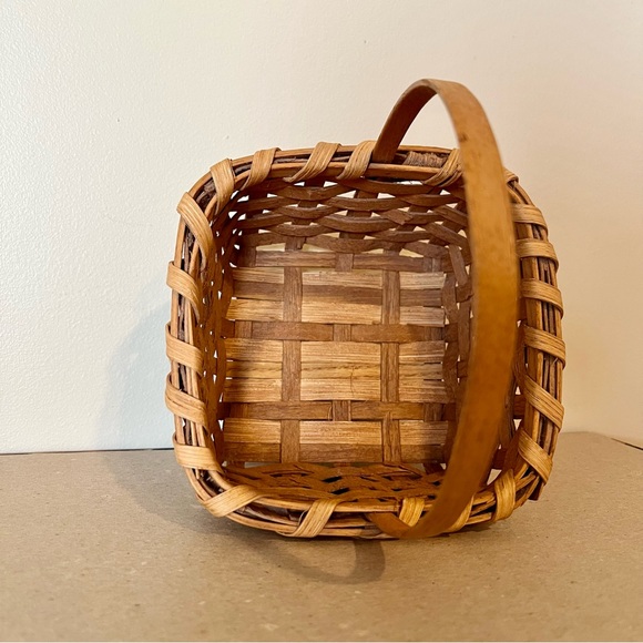 Split Oak Basket Handmade in USA - Picture 5 of 6